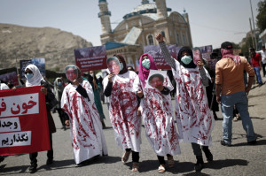 Activists from the Solidarity Party of Afghanistan (SPA) protest against a court's recent decision over the case of Farkhunda, a young woman who was killed by a mob, in Kabul July 6, 2015. Afghan President Ashraf Ghani declined to intervene on Sunday in the case of four men convicted over the mob killing of the young woman, despite public anger over the fact their initial death sentences have been replaced by prison terms. The woman, named Farkhunda, was beaten to death by a crowd and set on fire in central Kabul in March after being falsely accused of burning a copy of the Koran.  REUTERS/Ahmad Masood - RTX1J6KL
