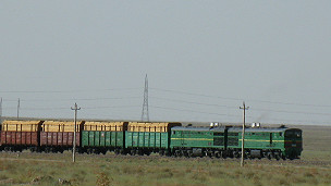 این راه آهن در سال ۱۳۸۹ توسط شرکت راه آهن ازبکستان به طول ۷۵ کیلومتر از بندر حیرتان تا فرودگاه مزار شریف ساخته شد