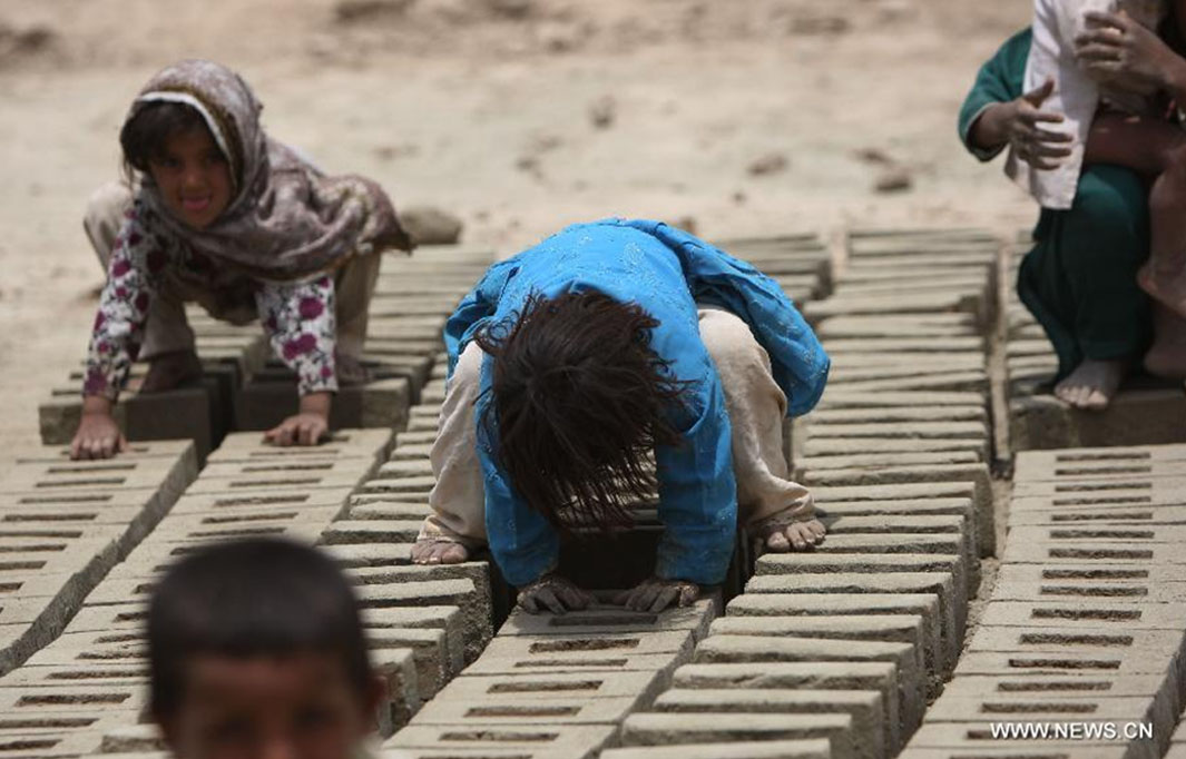 Afghan Children Work
