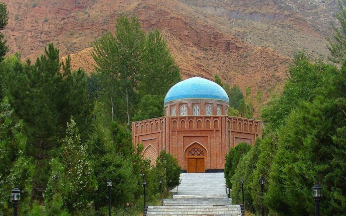 1280px-Rudaki_Tomb_in_Panjkent-after_restored