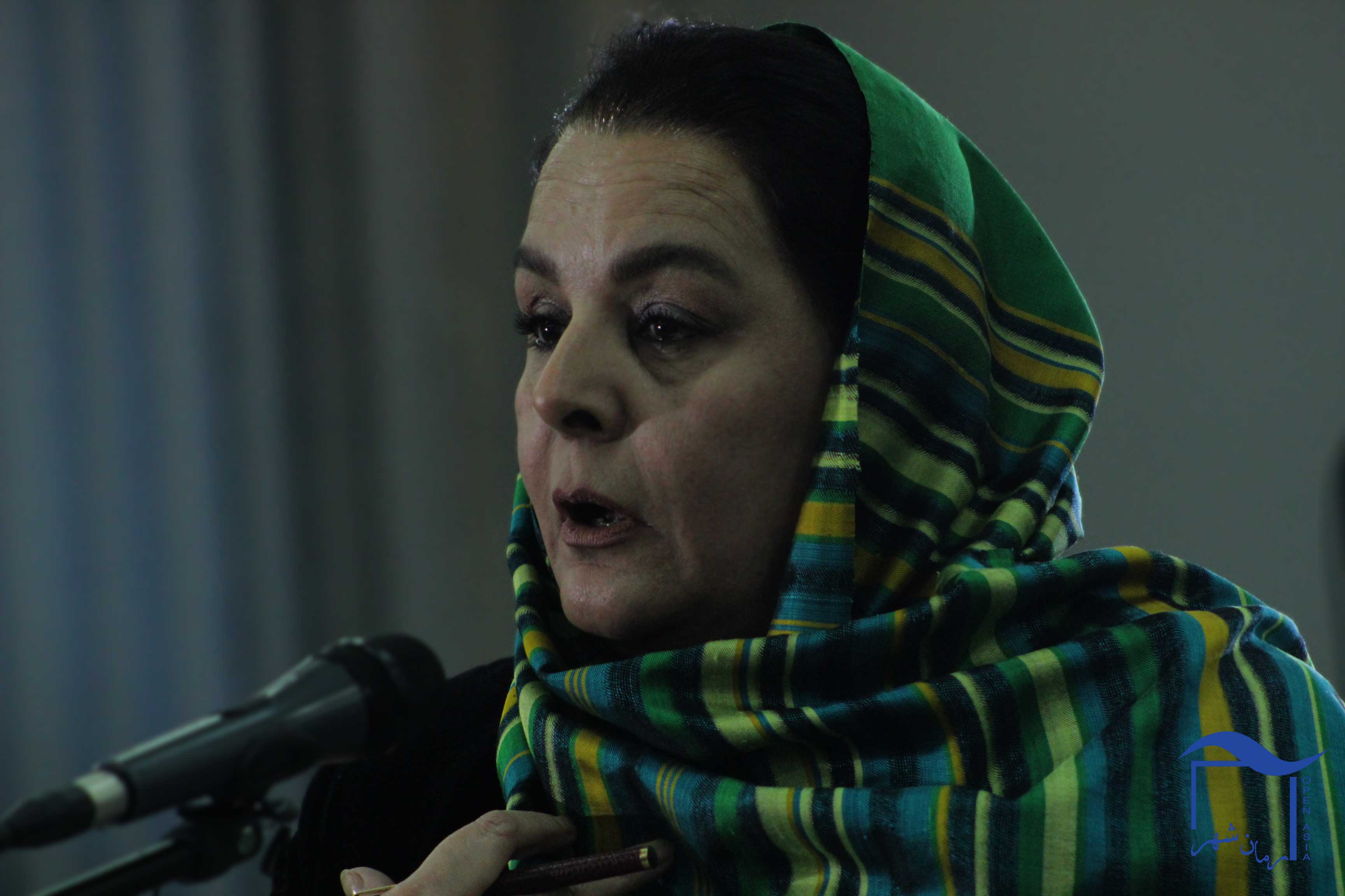 خانم فاطمه گیلانی در بخش پرسش و پاسخ از ادامه جنگ در افغانستان و منطقه به شدت انتقاد کرد